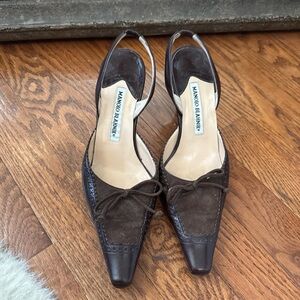 Vintage Manolo Blahnik Sling Back with 1.5”heels 
EU 37.5/ US 7.5